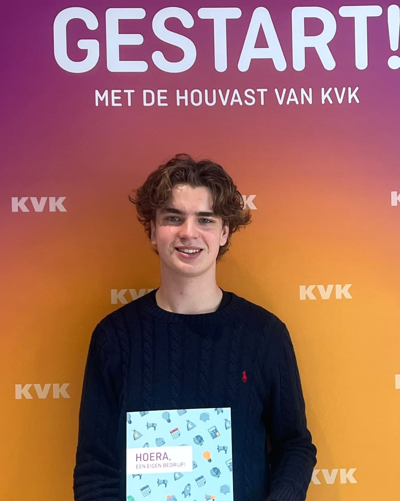 Maylo Hagens bij de KvK, op de dag dat Hagens websites van start ging